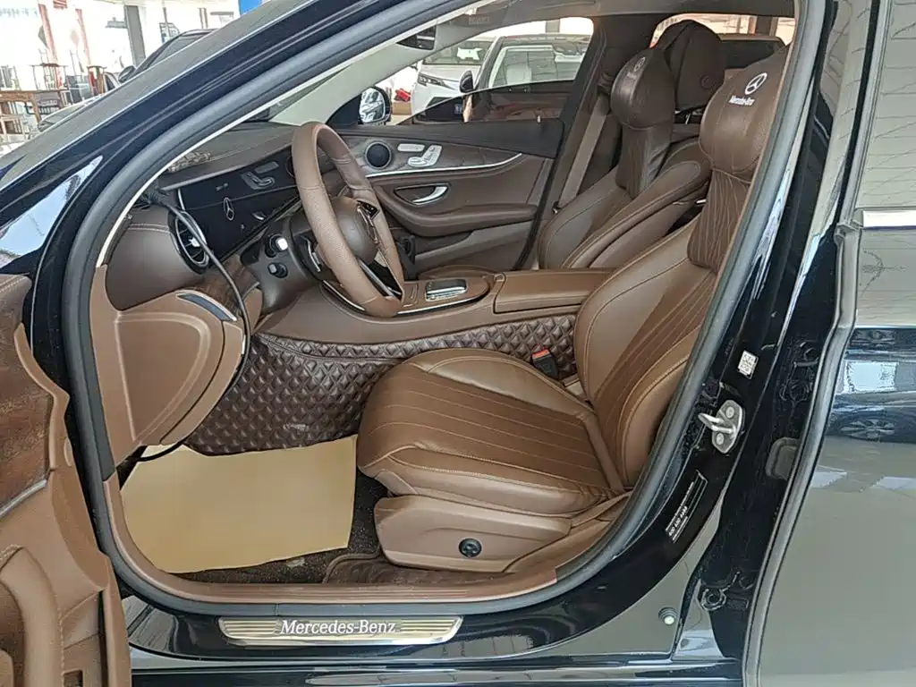 Mercedes-Benz E-Class 2023 — фото 15