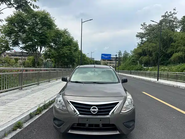 Nissan Sunny 2015