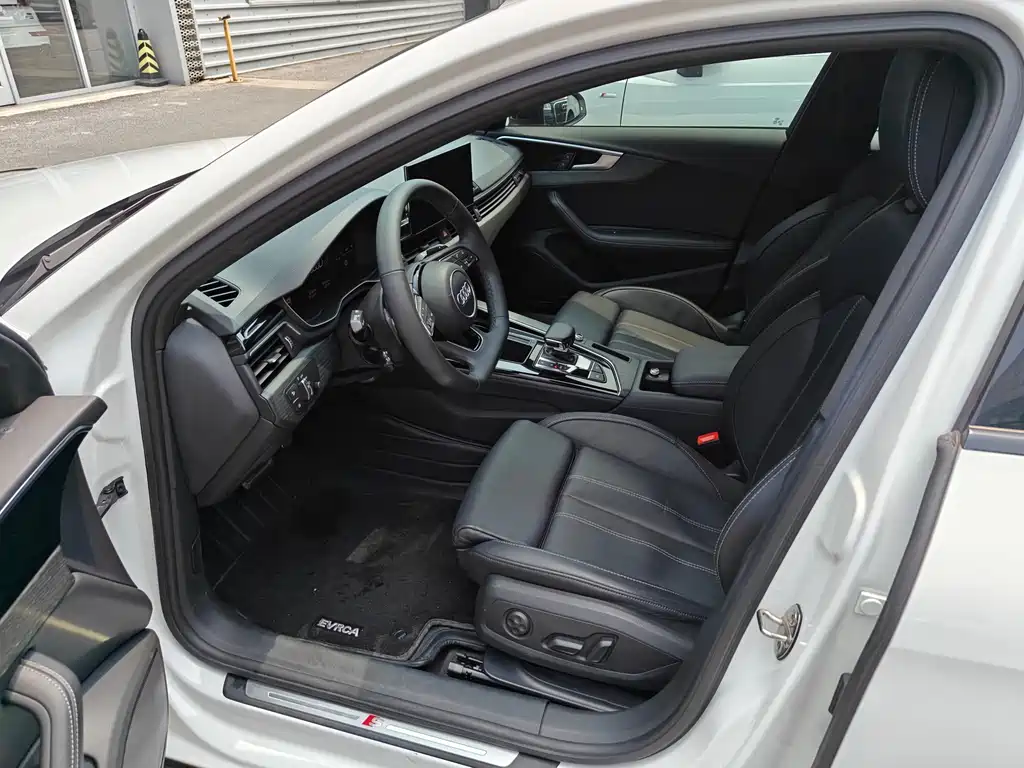 Audi A4L 2023
