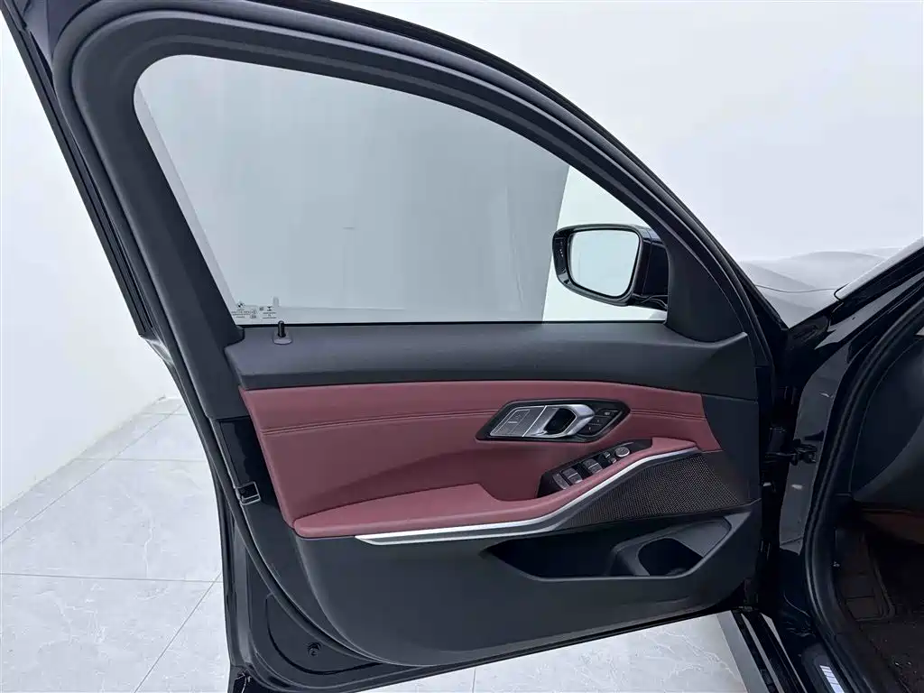 BMW 3 Series 2021 — фото 17
