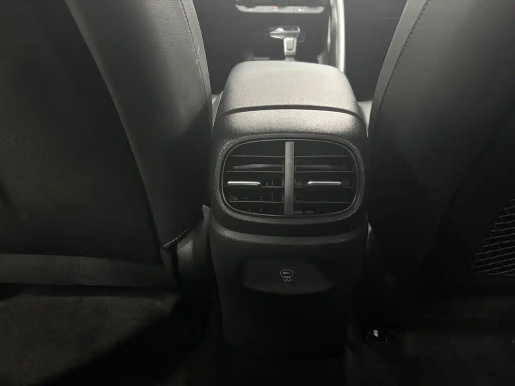 Hyundai Elantra 2023 — фото 23