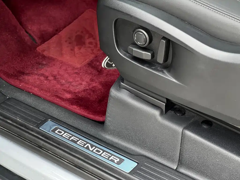 Land Rover Defender 2023 — фото 22
