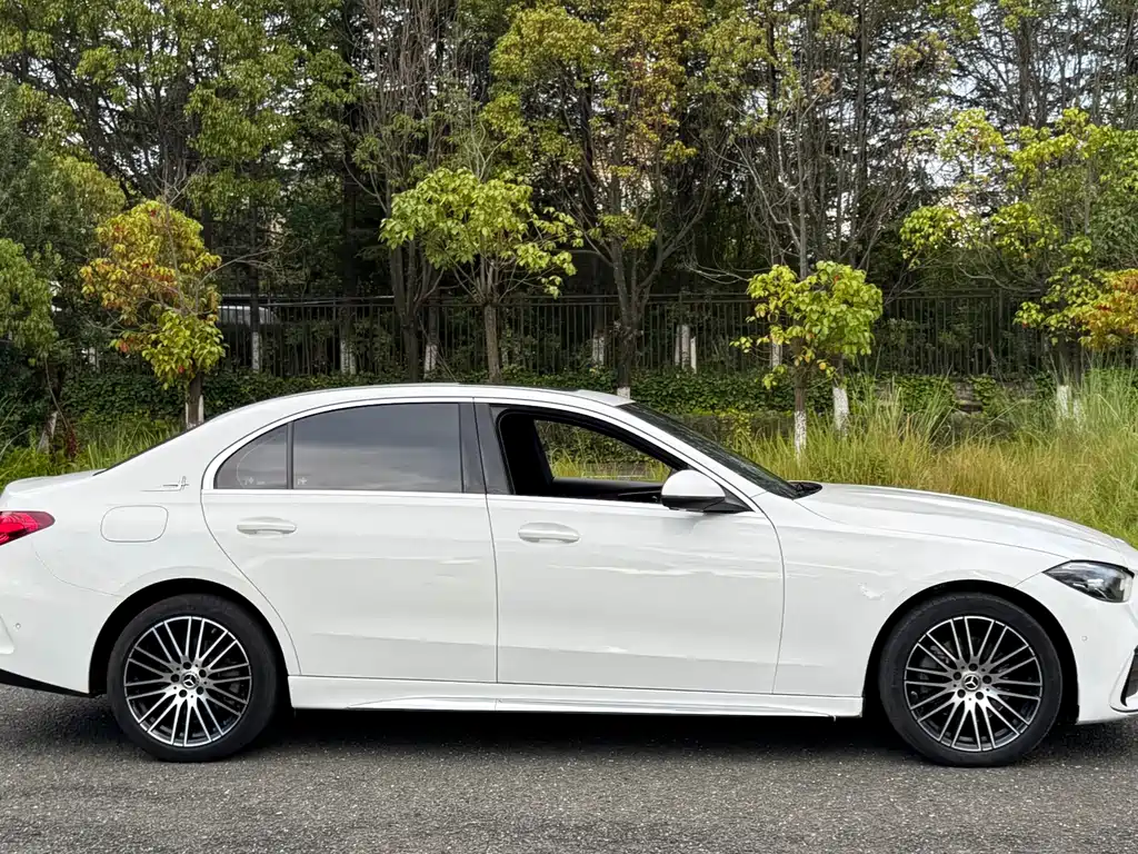 Mercedes-Benz C-Class 2023 — фото 7