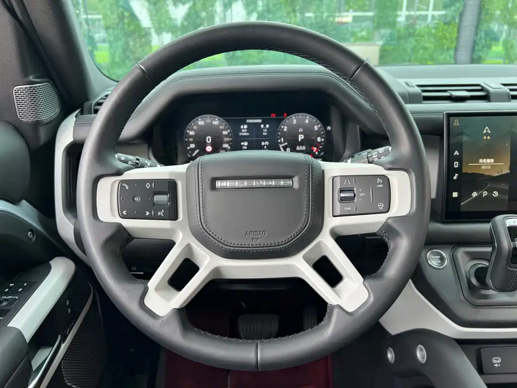 Land Rover Defender 2023 — фото 16