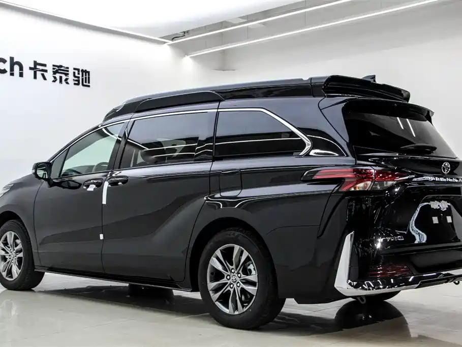 Toyota Sienna — фото 4