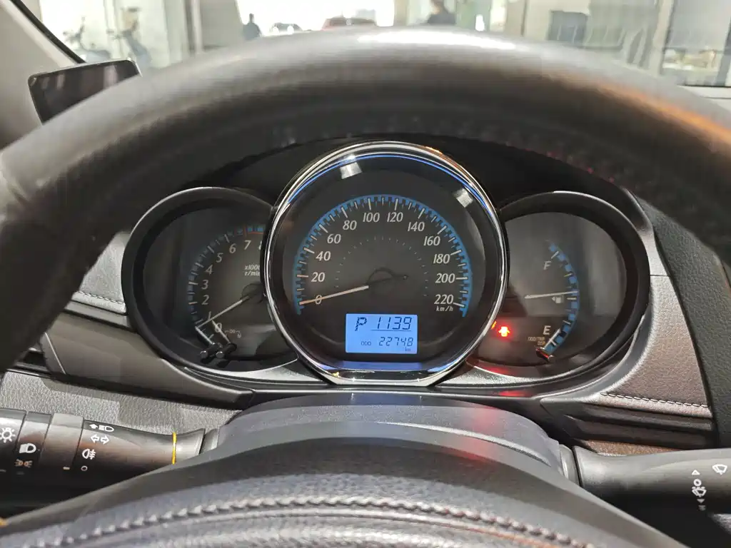 Toyota Yaris L 2019 — фото 14