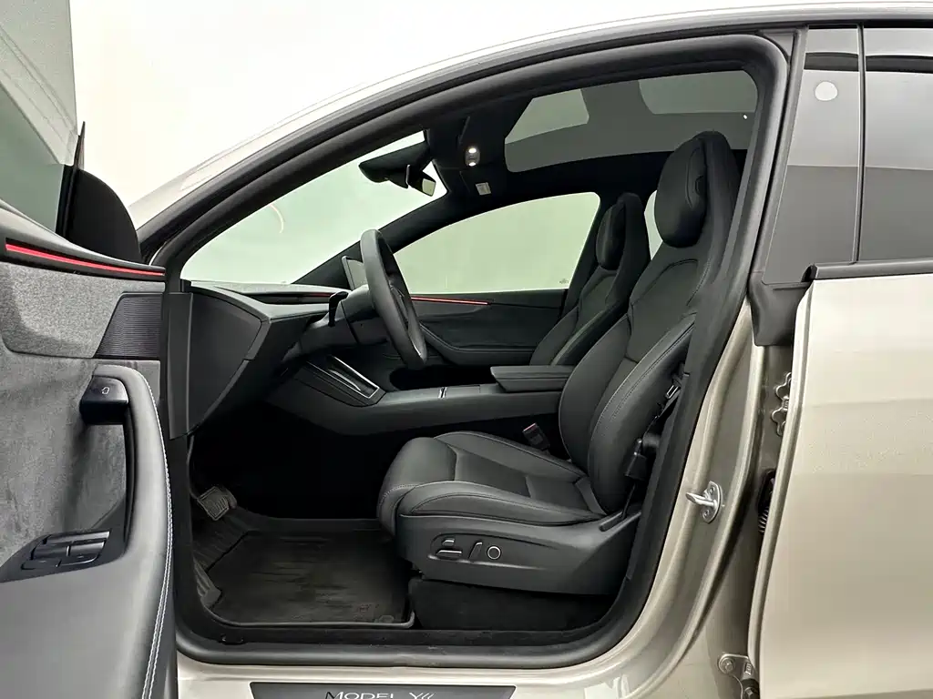 Tesla Model Y L 2025 — фото 10