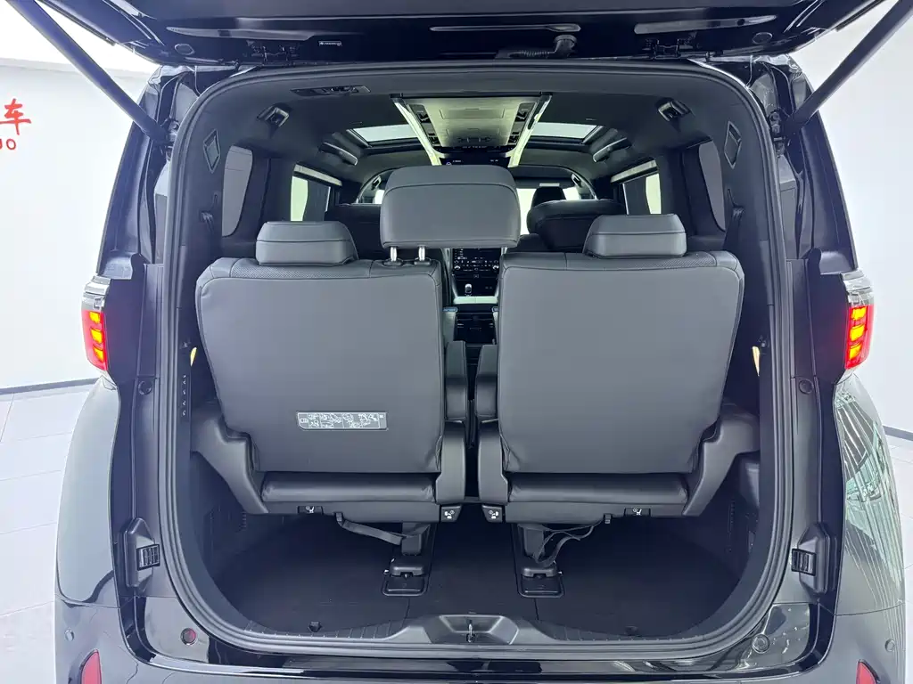 Toyota Alphard 2024 — фото 12