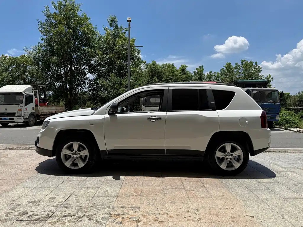Jeep Compass 2013 — фото 4