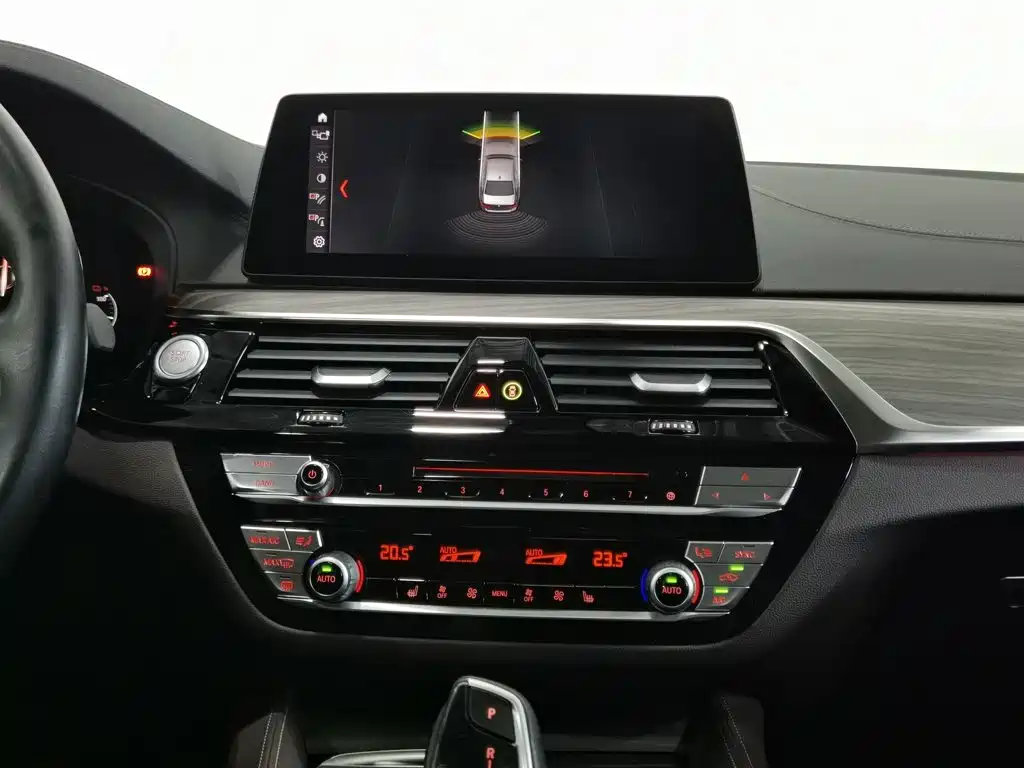 BMW 5 Series New Energy 2018 — фото 12
