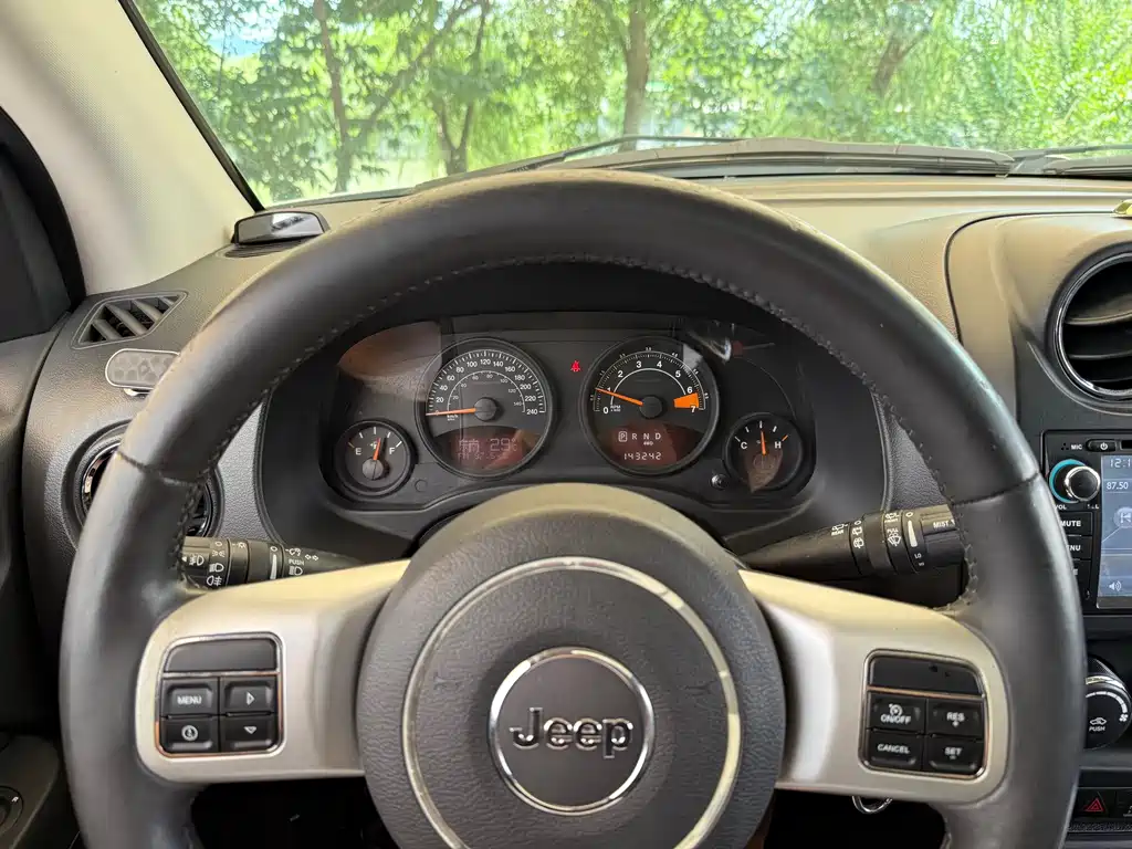 Jeep Compass 2013 — фото 13
