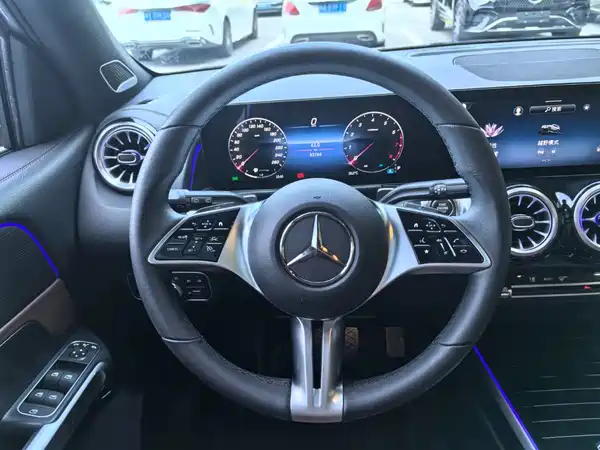Mercedes-Benz GLB 2023