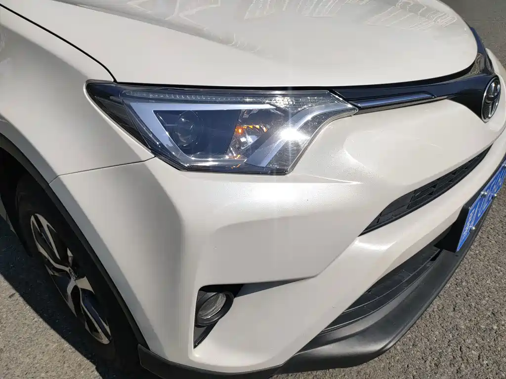 Toyota RAV4 2019 — фото 15