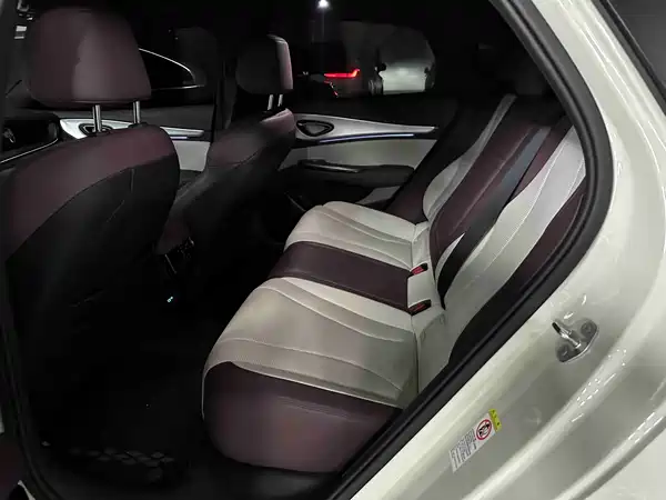 BYD Seal 07 DM-i 2025