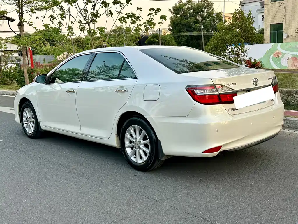 Toyota Camry 2015 — фото 9