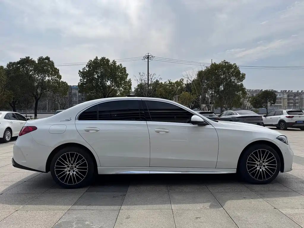 Mercedes-Benz C-Class 2023 — фото 23