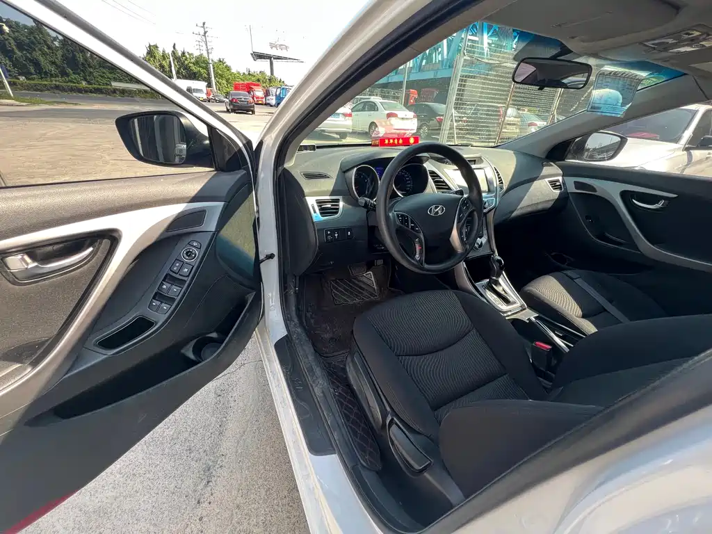 Hyundai Elantra Langdong 2016 — фото 4