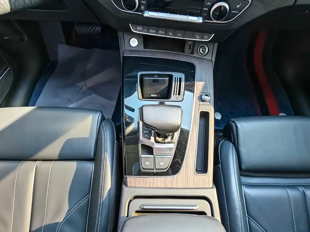 Audi Q5L 2023 — фото 12