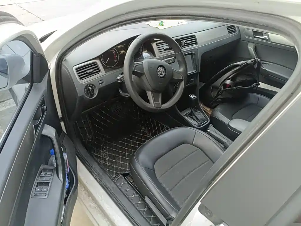Skoda Rapid Spaceback 2016 — фото 16
