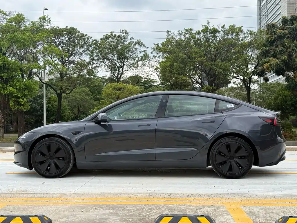 Tesla Model 3 2025 — фото 14
