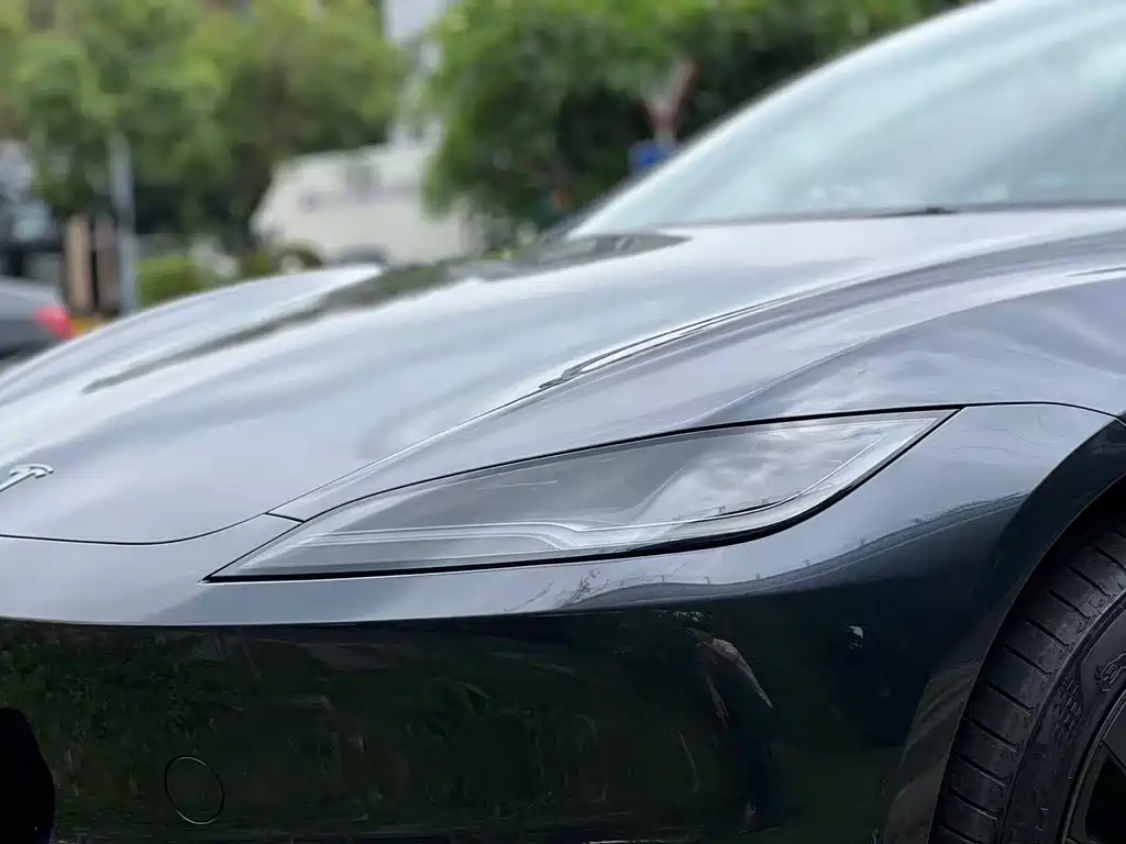 Tesla Model 3 2025 — фото 8