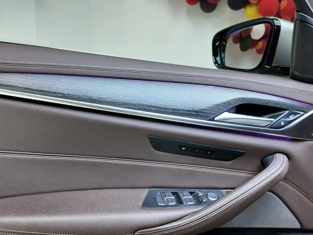 BMW 5 Series 2021 — фото 10
