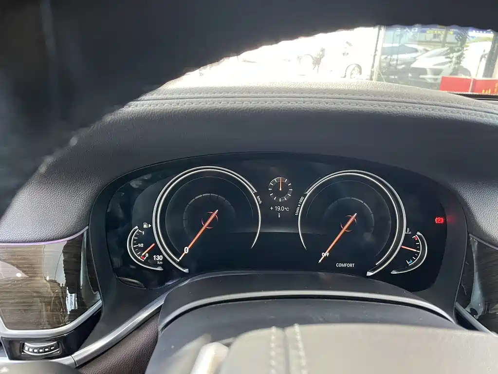 BMW 7 Series 2017 — фото 9