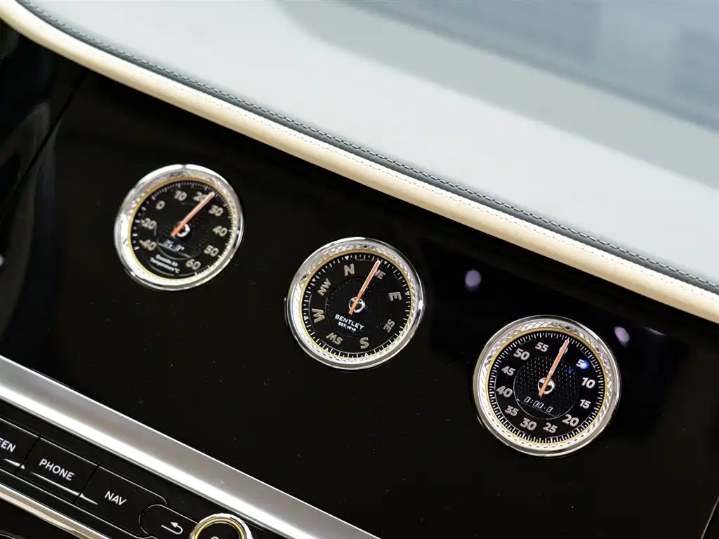 Bentley Continental 2024 — фото 19