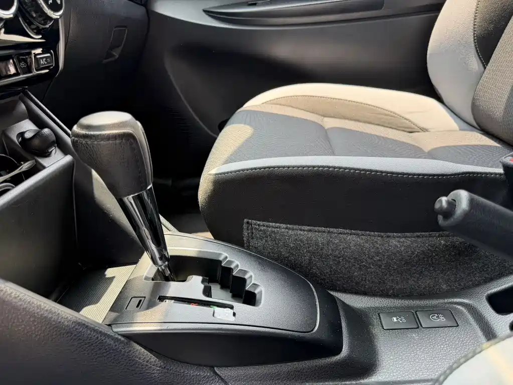 Toyota Yaris L 2020 — фото 15