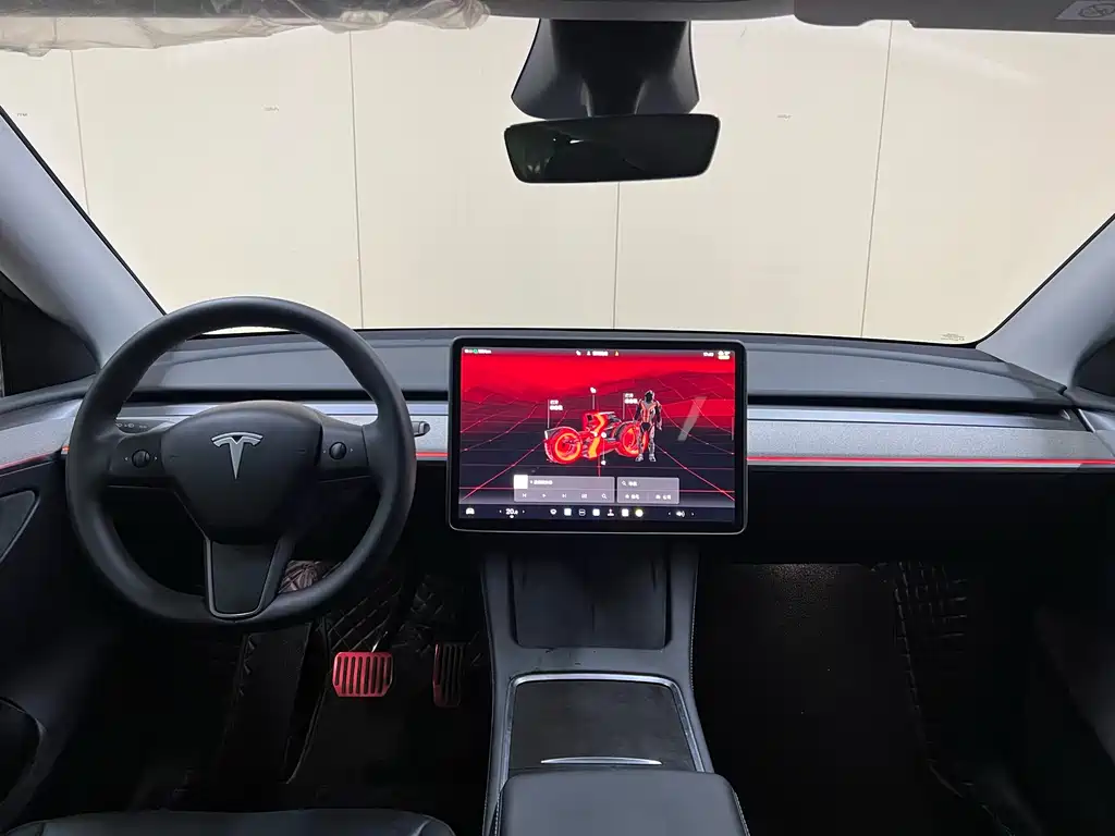 Tesla Model Y 2025 — фото 16
