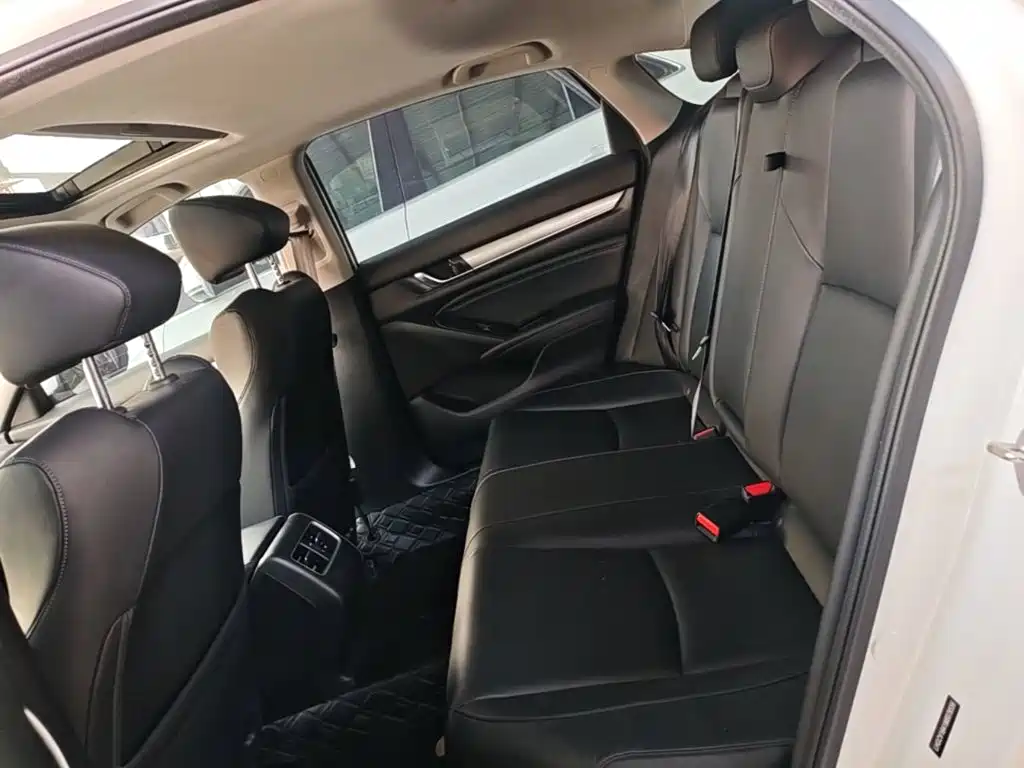 Honda Accord 2020 — фото 17