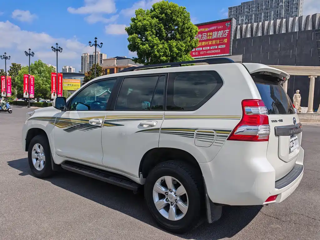 Toyota Prado 2015 — фото 7
