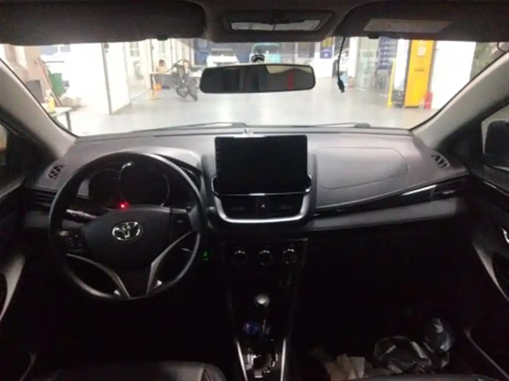 Toyota Yaris L 2023 — фото 8