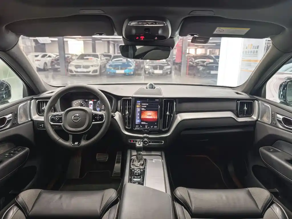 Volvo XC60 2020 — фото 12