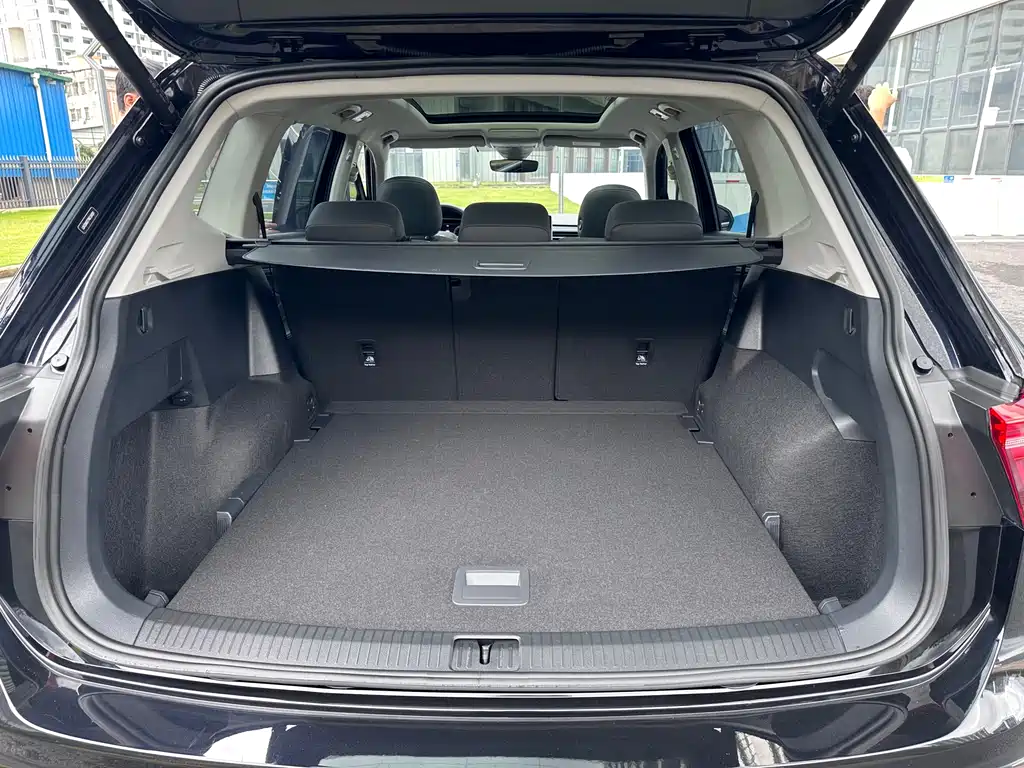 Volkswagen Tiguan L 2022 — фото 15