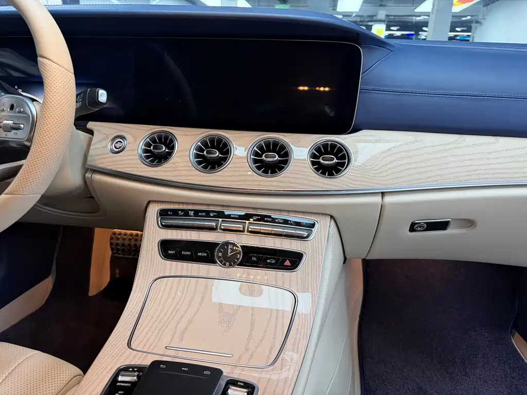 Mercedes-Benz E-Class 2020 — фото 16