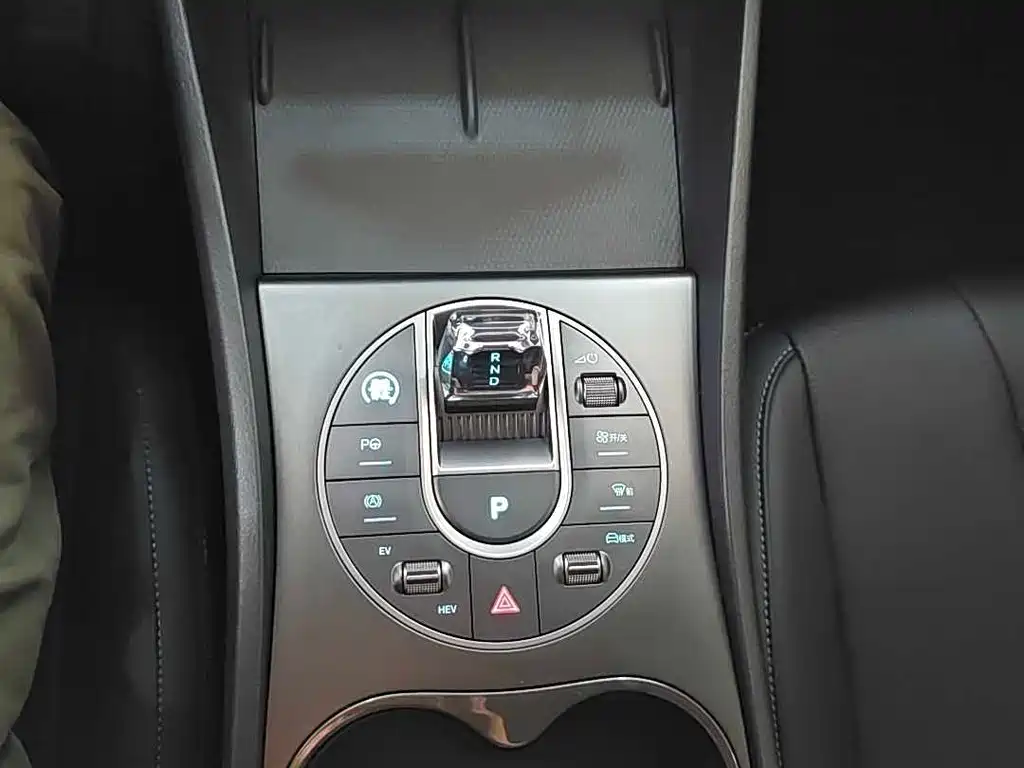 BYD Seal 05 DM-i 2025 — фото 9