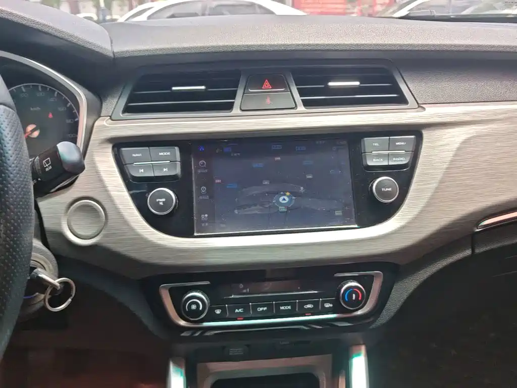 Geely Vision X3 2017 — фото 13