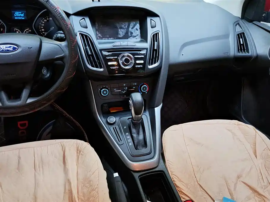 Ford Focus 2016 — фото 16