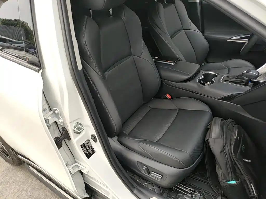 Toyota Venza 2023 — фото 25