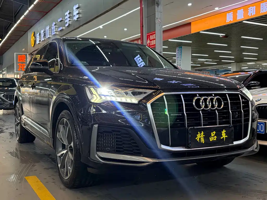 Audi Q7 2021 — фото 1