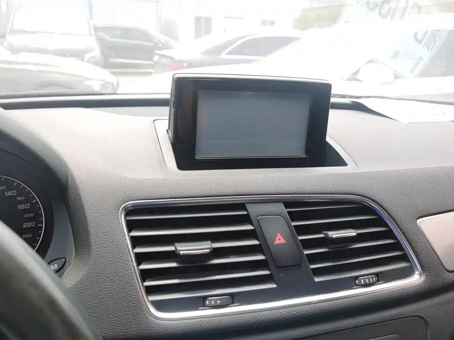 Audi Q3 2014 — фото 13