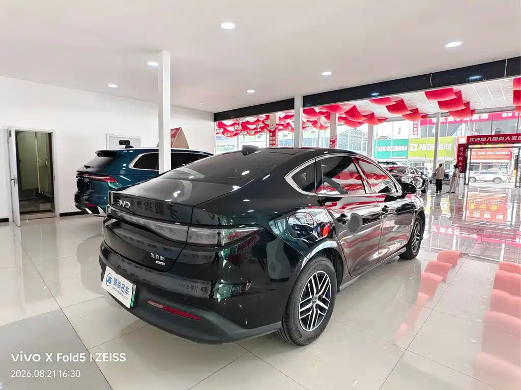 BYD Seal 05 DM-i 2025 — фото 17