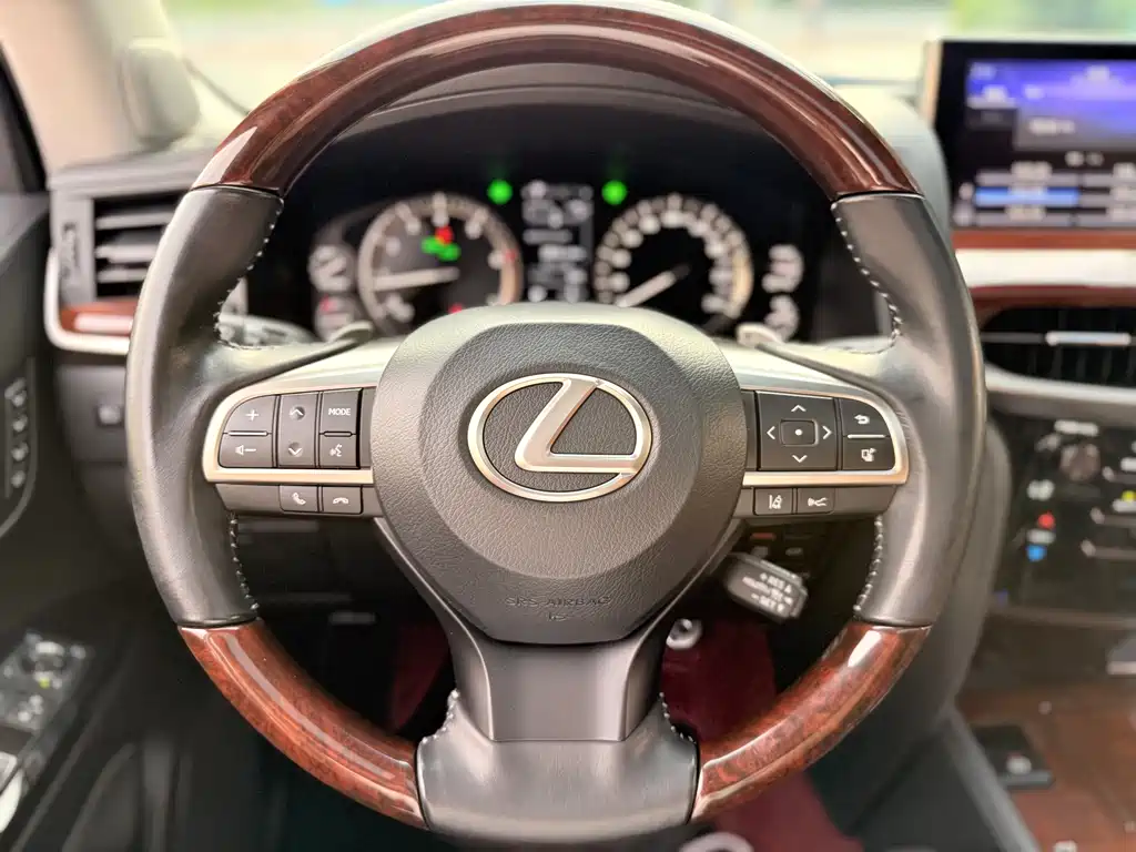 Lexus LX 2018 — фото 19