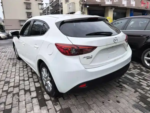Mazda 3 Axela 2015