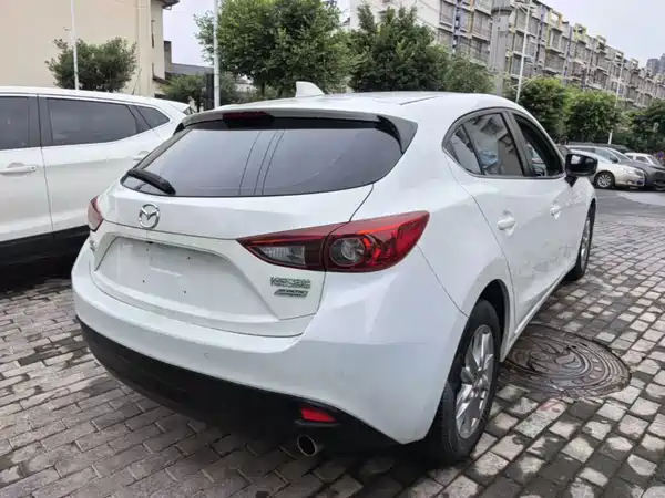 Mazda 3 Axela 2015
