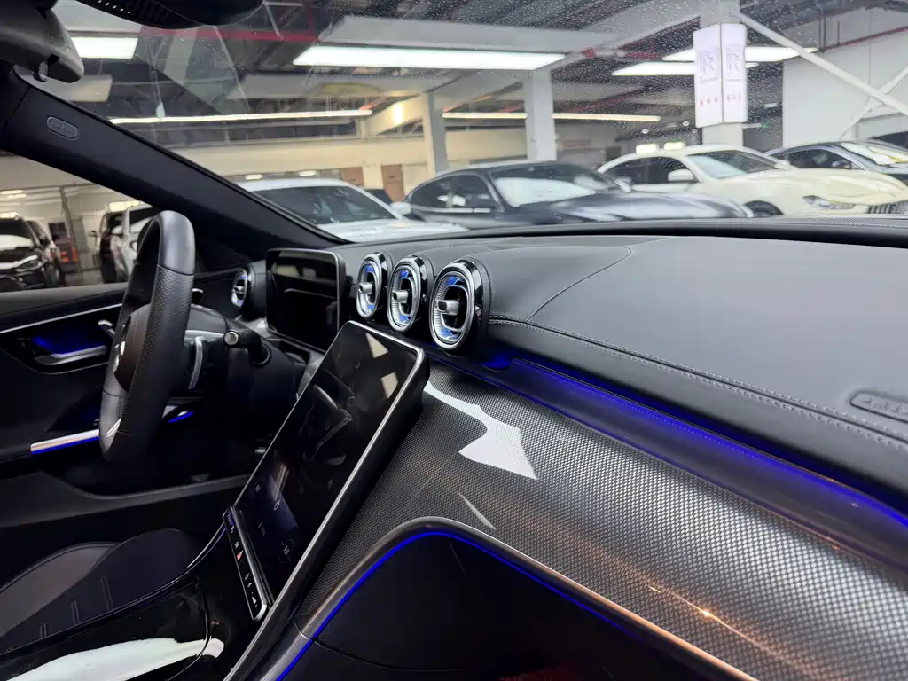 Mercedes-Benz C-Class 2023 — фото 17