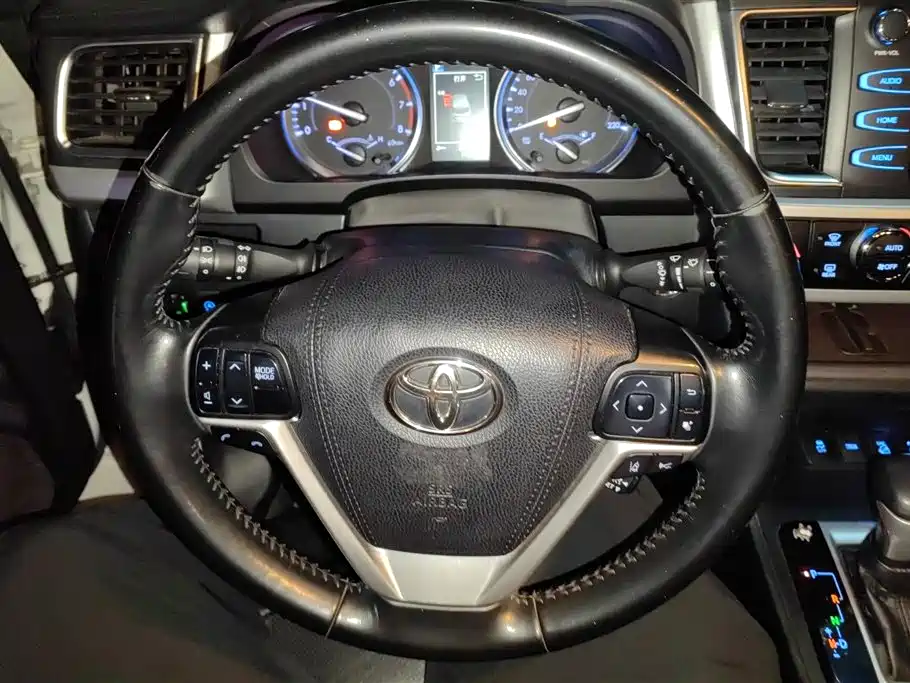 Toyota Highlander 2018 — фото 15