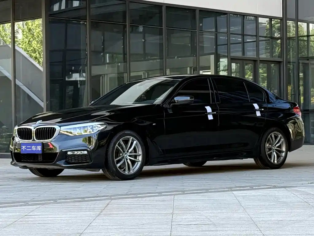 BMW 5 Series 2018 — фото 1