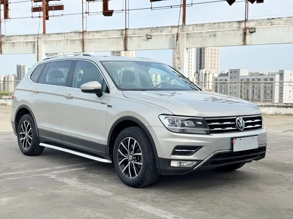Volkswagen Tiguan L 2017 — фото 3